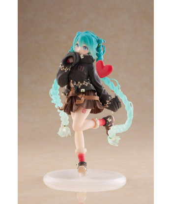 Figura Taito Hatsune Miku Fashion Outdoor - 18cm - ¡Estilo y Aventura Vocaloid!